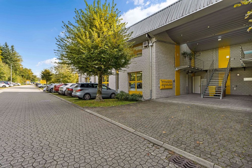9 rooms Office & Commercial to buy in Adligenswil - image 1/6