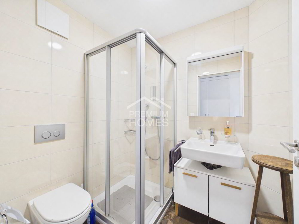 4 rooms Apartment to buy in Pfäffikon ZH - image 1/10