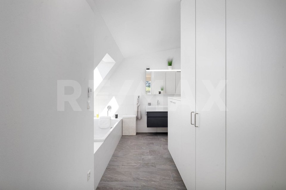 3.5 rooms Apartment to buy in Galgenen - image 1/13