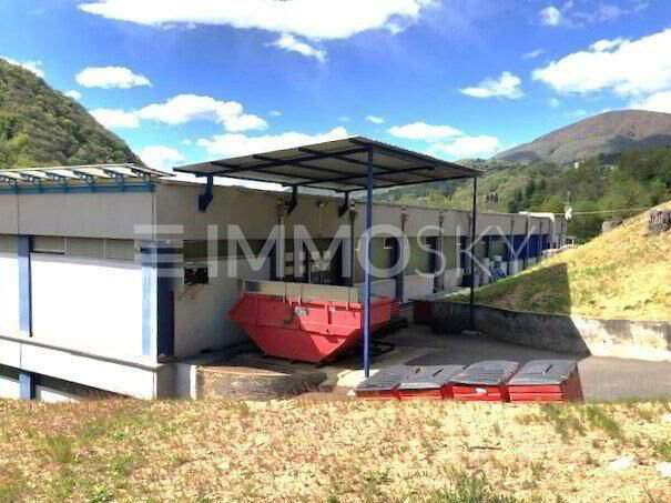 Ufficio & Commercio di 11 locali in vendita a Purasca - immagine 1/5