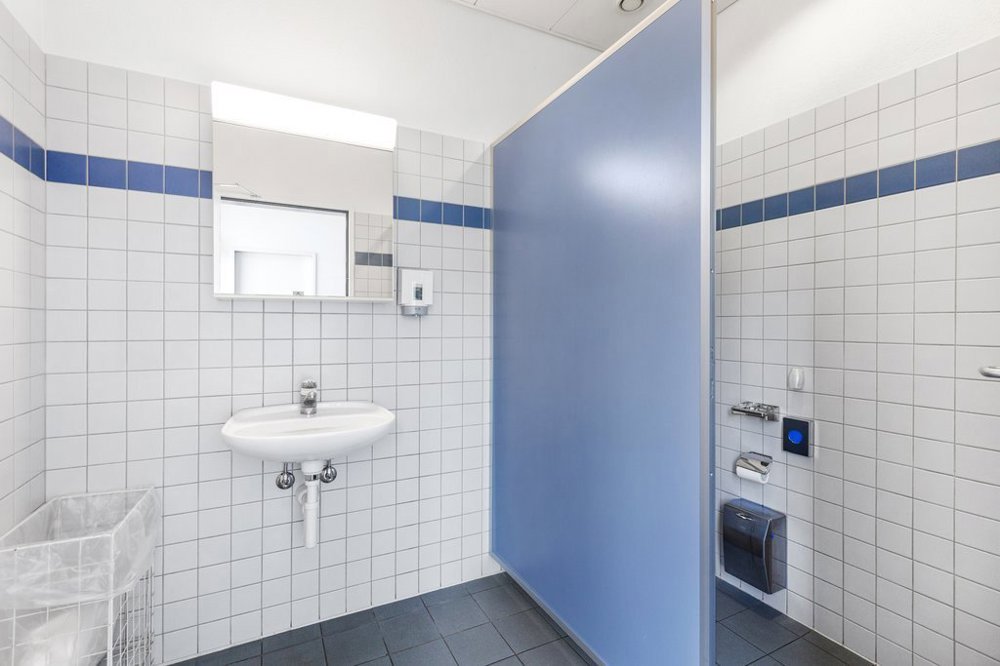 null rooms Office & Commercial for rent in Winterthur - image 1/6