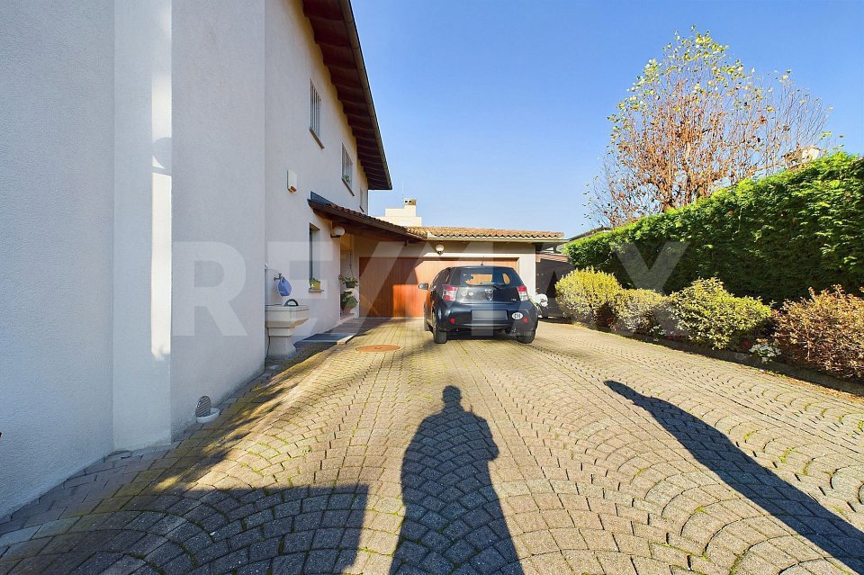 Casa di 5 locali in vendita a Caslano - immagine 1/13