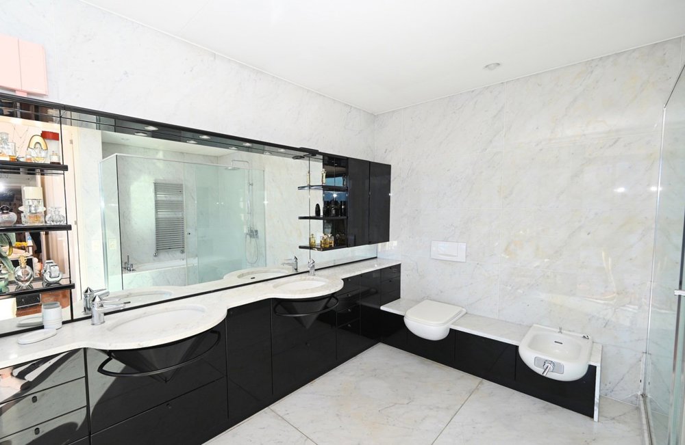 Casa di 9 locali in vendita a Ronco sopra Ascona - immagine 1/13