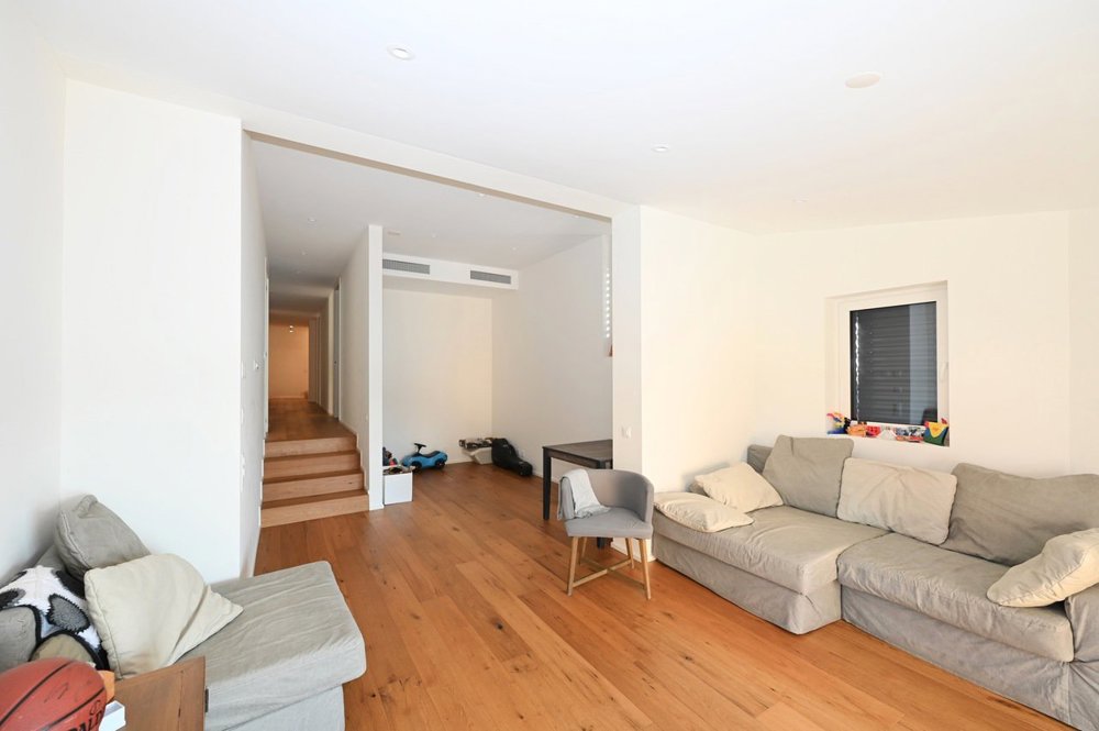 Casa di 7 locali in vendita a Castagnola - immagine 1/10