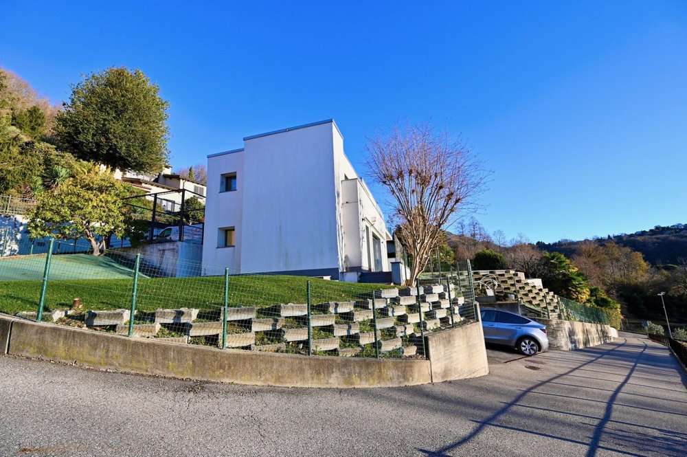 Casa di 8 locali in vendita a Muzzano - immagine 1/4