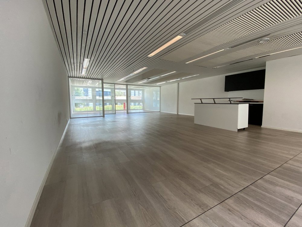 Bureau & Commerce null pièces à louer à Nyon - image 1/3