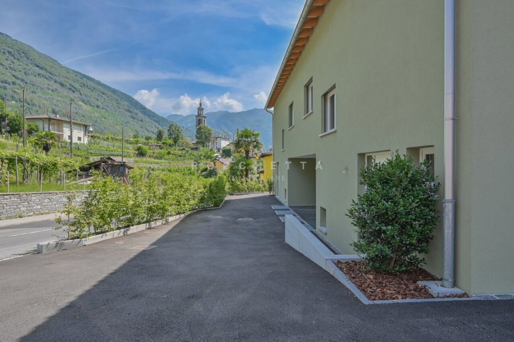 4 rooms House to buy in Losone - image 1/13