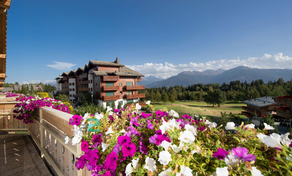 4 rooms Apartment for rent in Crans-Montana - image 1/12