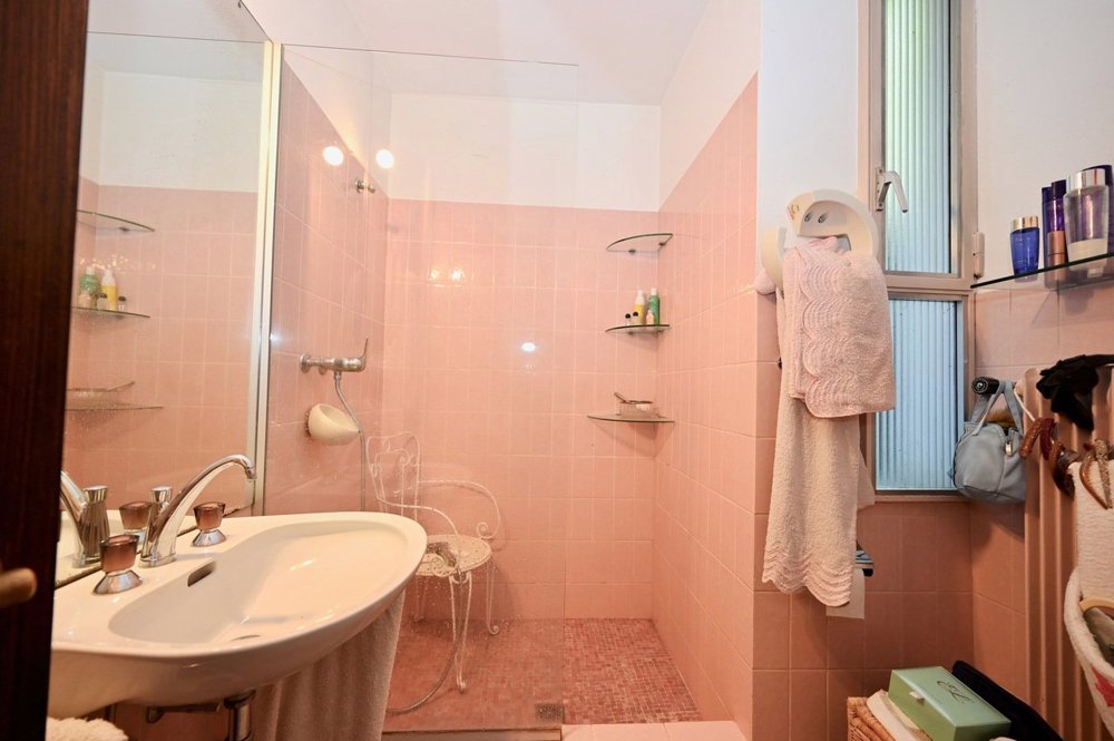 Casa di 5 locali in vendita a Losone - immagine 1/12