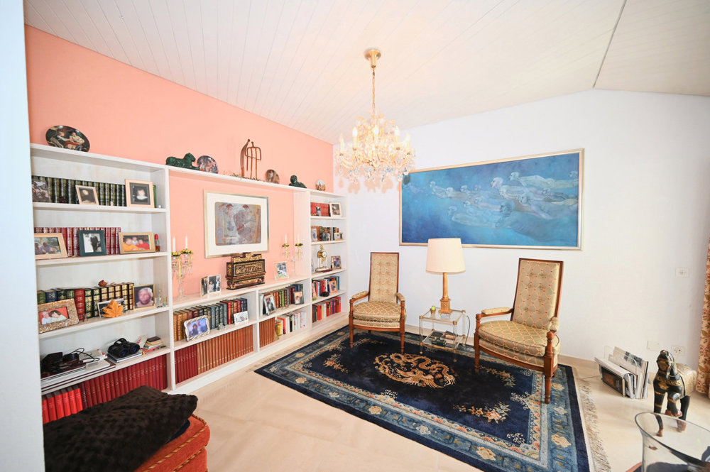 Casa di 8 locali in vendita a Novaggio - immagine 1/13