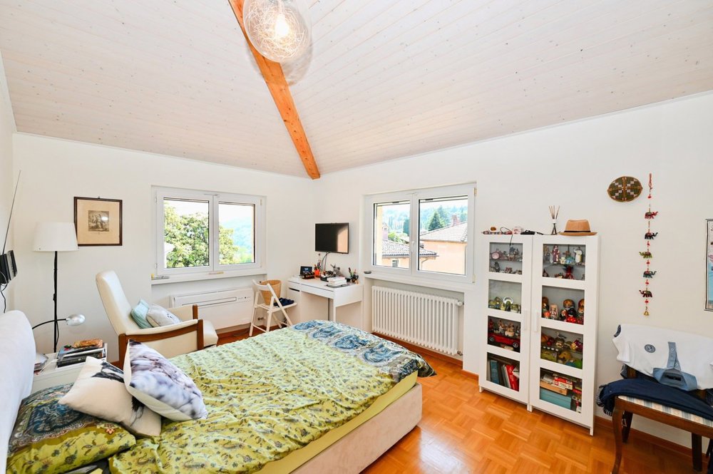 Casa di 8 locali in vendita a Gentilino - immagine 1/13