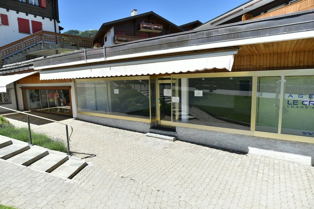 null rooms Office & Commercial to buy in Crans-Montana - image 1/8