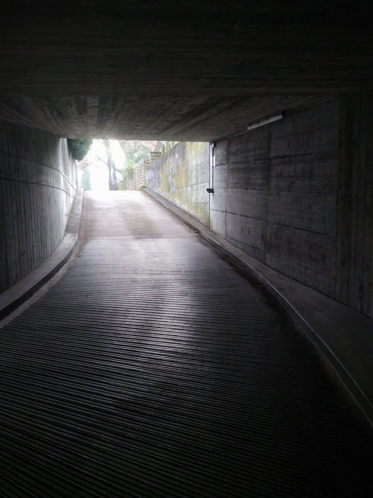 Parcheggio, garage di null locali in affitto a Fällanden - immagine 1/3