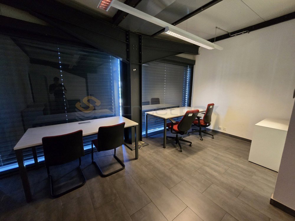 null rooms Office & Commercial for rent in St-Léonard - image 1/13