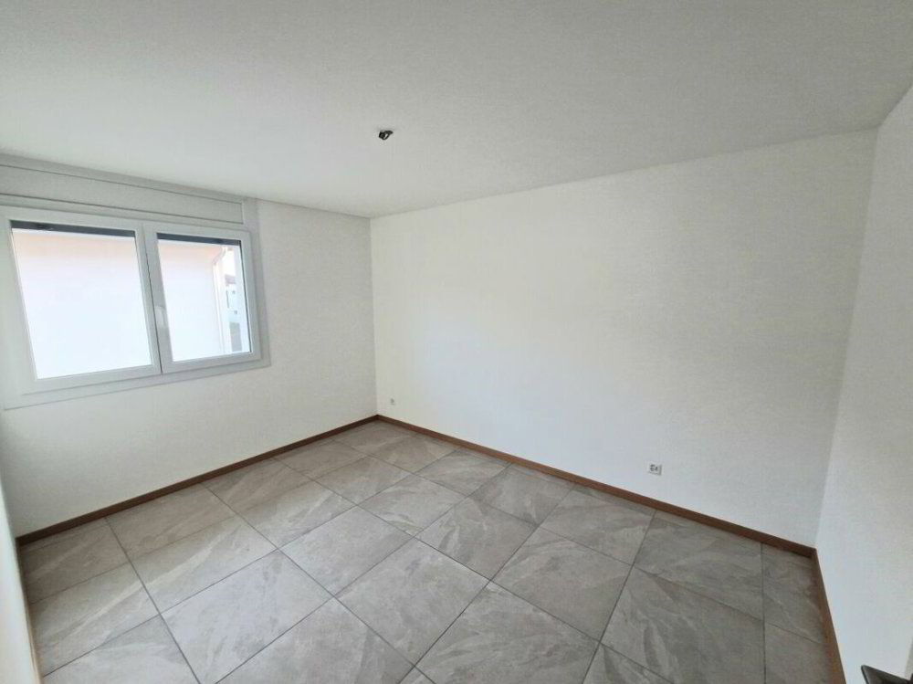 Casa di 5 locali in vendita a Cugnasco - immagine 1/13