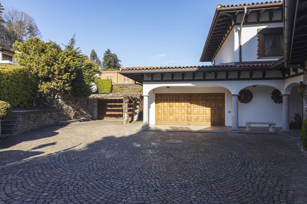 Casa di 11 locali in vendita a Savosa - immagine 1/13