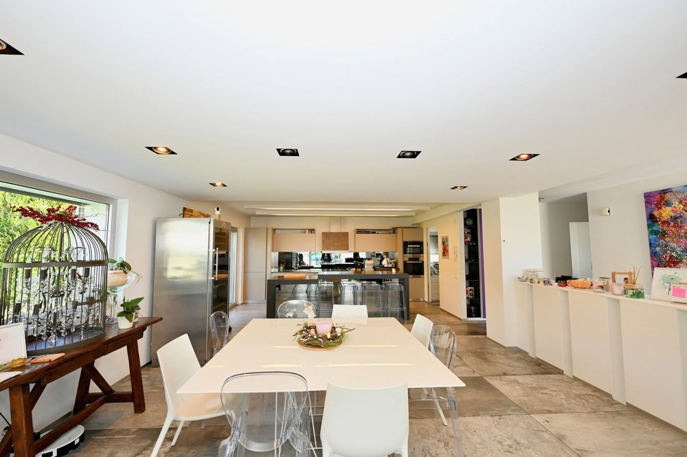 Casa di 7 locali in vendita a Arzo - immagine 1/13