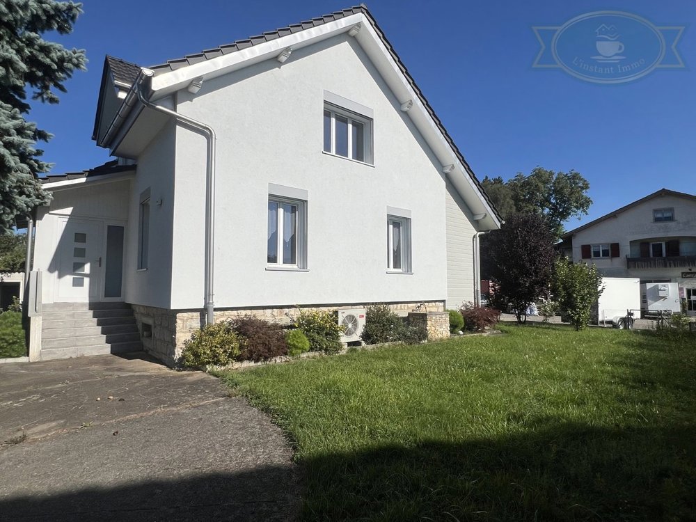 5 rooms House to buy in Courgenay - image 1/11