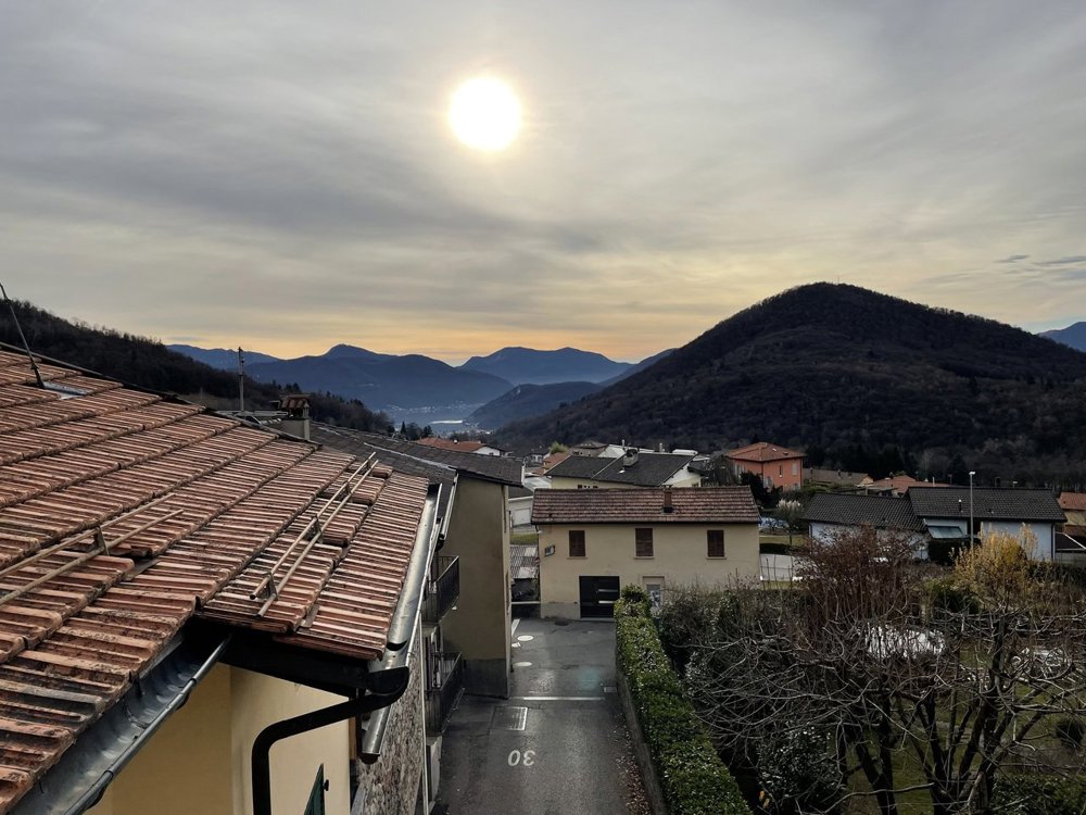 Casa di 6 locali in vendita a Novaggio - immagine 1/13