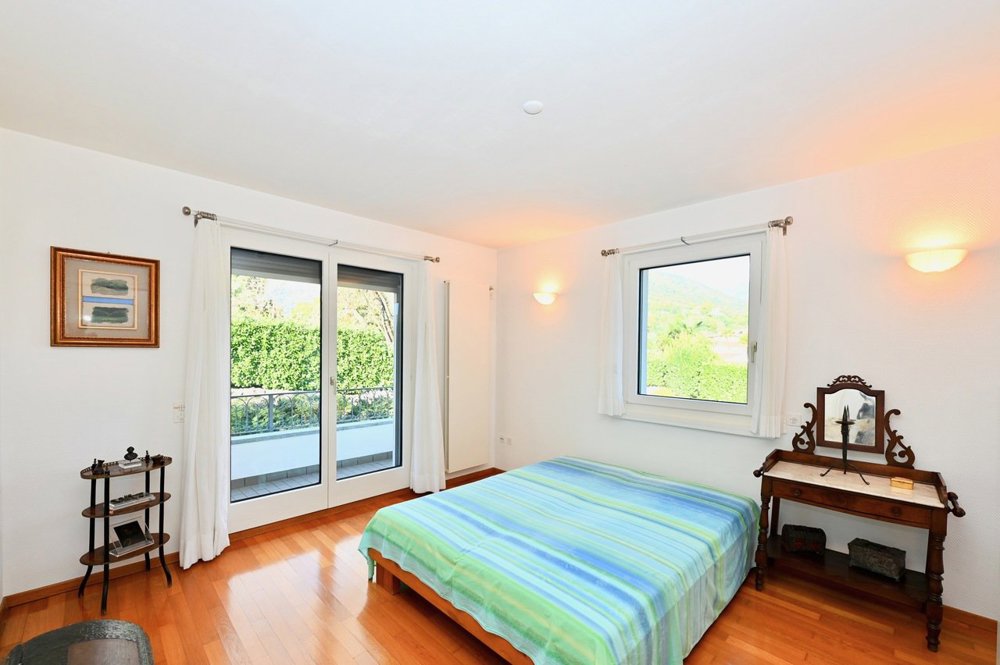 Casa di 7 locali in vendita a Caslano - immagine 1/13