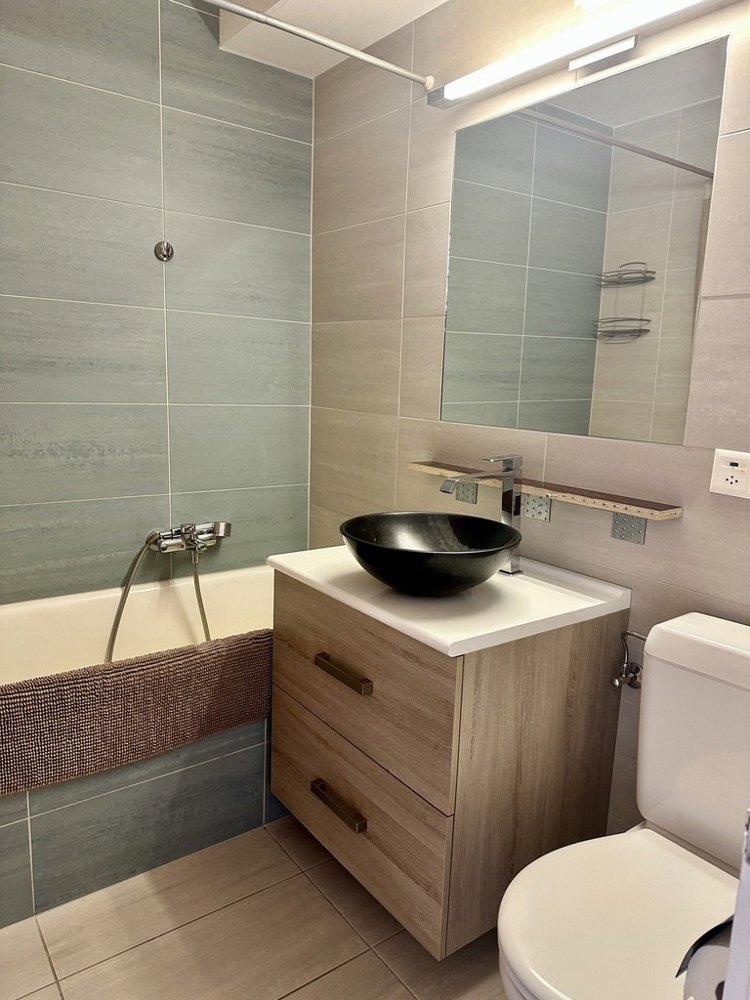 3 rooms Apartment to buy in Crans-Montana - image 1/13