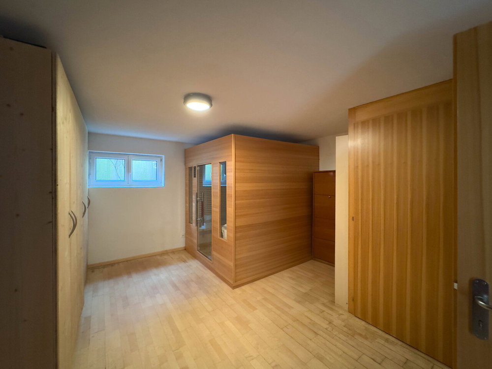 6 rooms House to buy in Agra - image 1/9