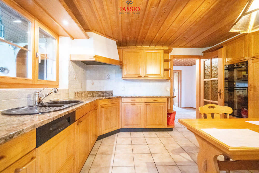 Casa di 8 locali in vendita a Tschugg - immagine 1/13