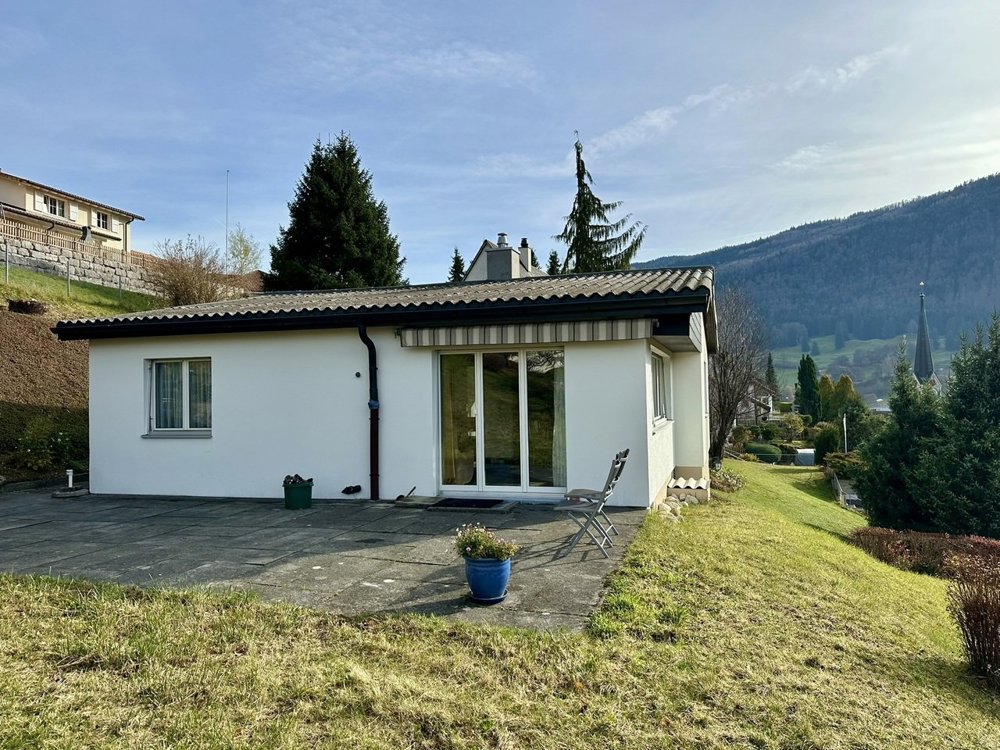 Casa di 5 locali in vendita a Court - immagine 1/13