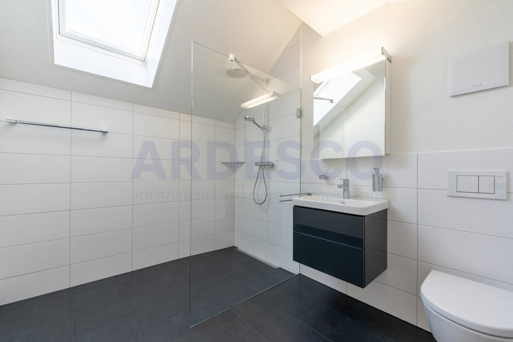 5 rooms Apartment to buy in Bubendorf - image 1/11