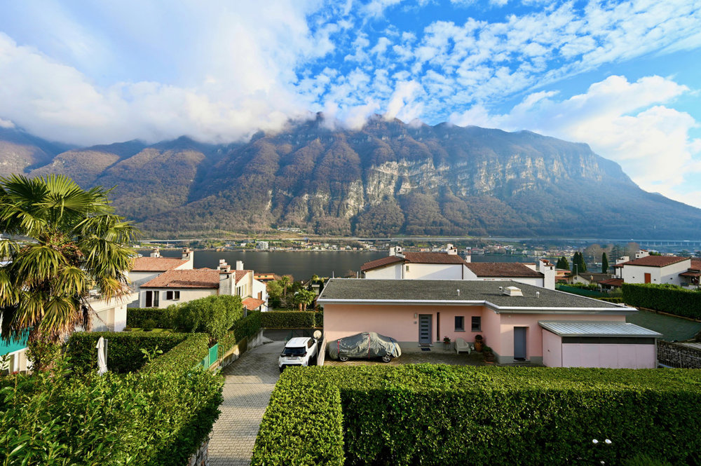 Casa di 5 locali in vendita a Riva San Vitale - immagine 1/13