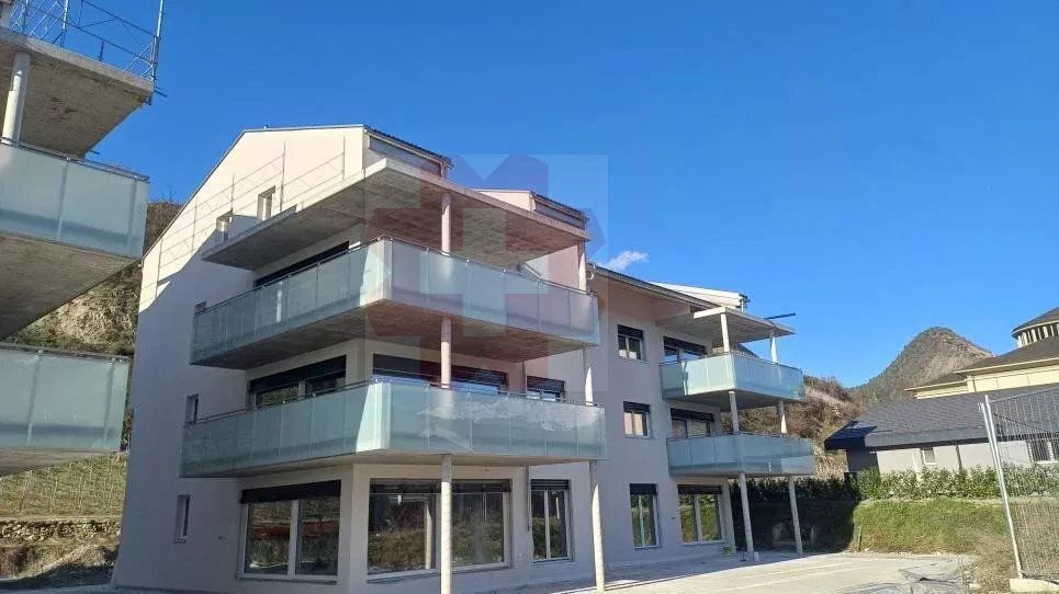 null rooms Car park, garage to buy in St-Séverin - image 1/4