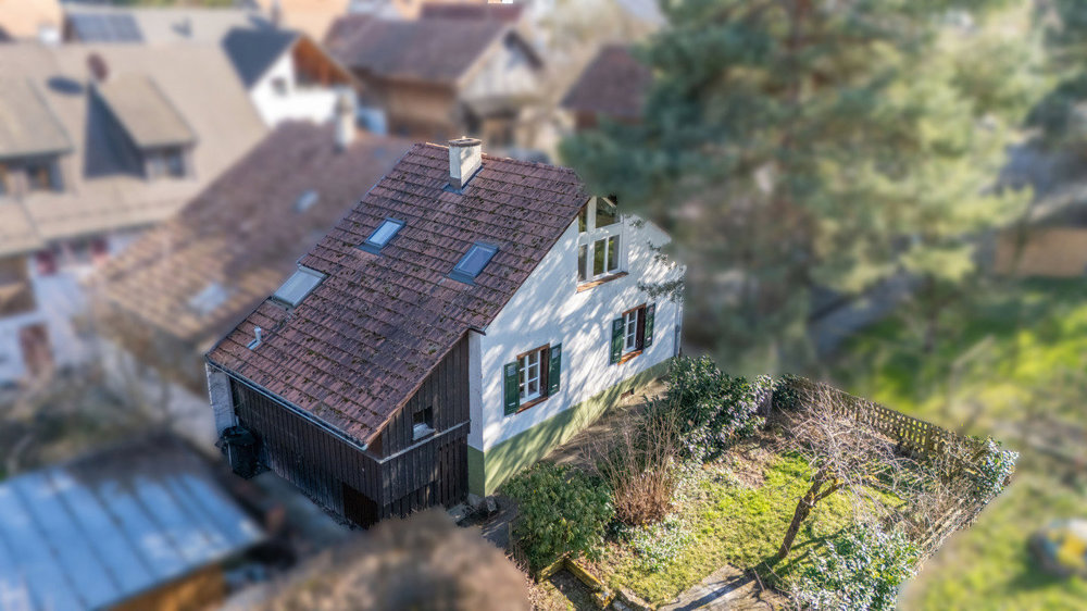 3 rooms House to buy in Pfeffingen - image 1/13