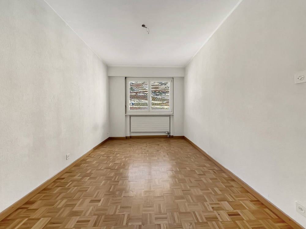 4 rooms Apartment to buy in Sion - image 1/6