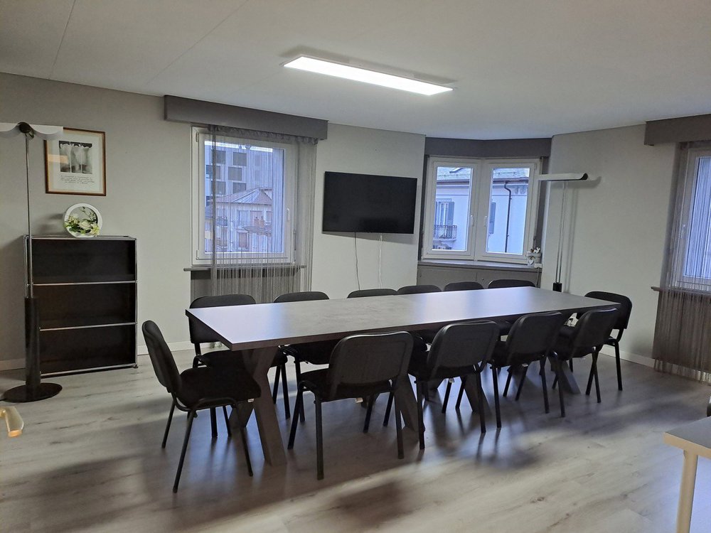 null rooms Office & Commercial for rent in Martigny - image 1/4