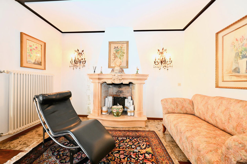 Casa di 6 locali in vendita a Vacallo - immagine 1/13
