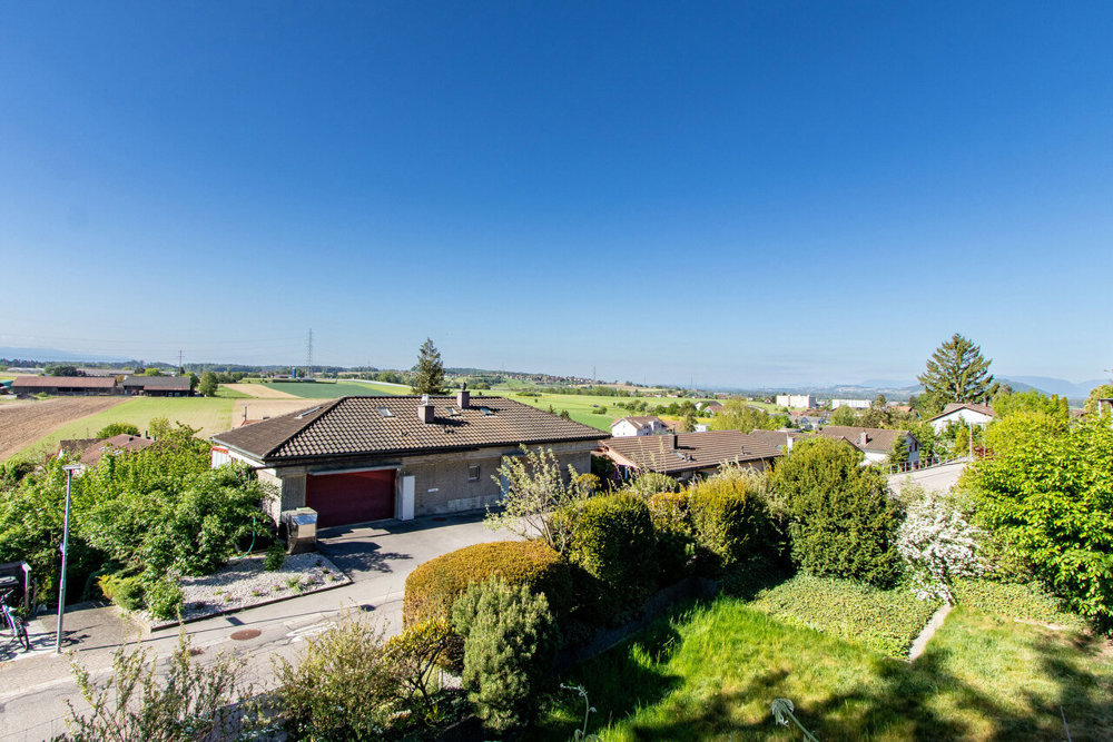Casa di 7 locali in vendita a Kerzers - immagine 1/13
