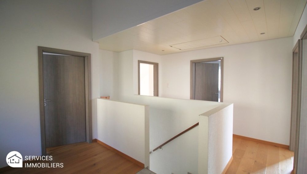 Casa di 7 locali in vendita a Malleray - immagine 1/13
