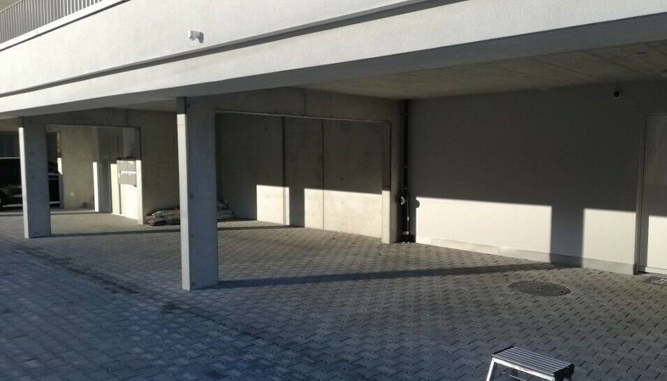 null Zimmer Parkplatz, Garage zum verkaufen in Itingen - Bild 1/4