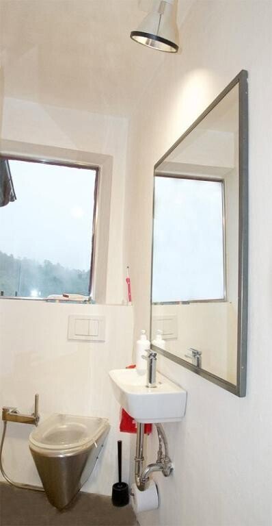 Casa di 8 locali in vendita a Bedigliora - immagine 1/13