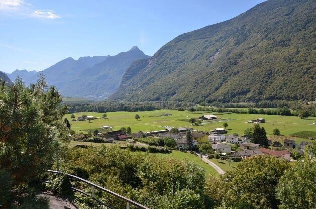 2 rooms House to buy in Malvaglia - image 1/13