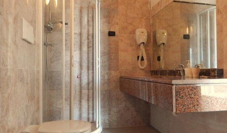 Ufficio & Commercio di null locali in vendita a Pazzallo - immagine 1/8