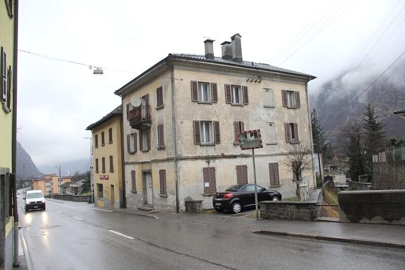 null rooms House to buy in Giornico - image 1/13