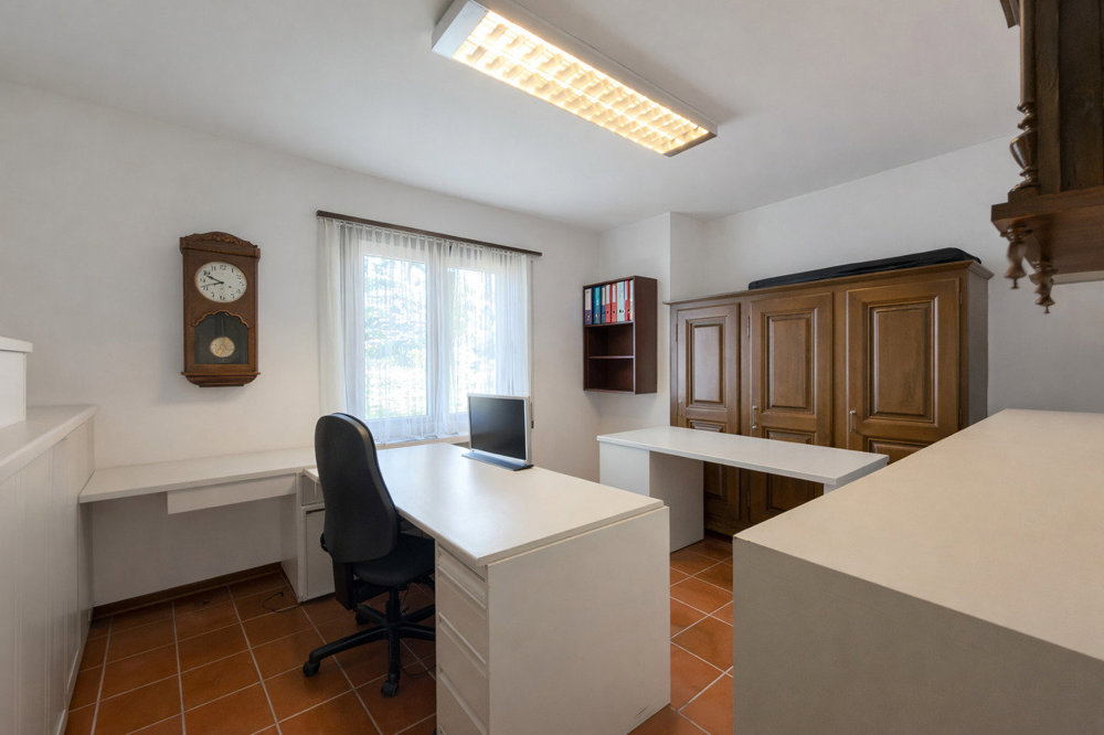 Casa di 8 locali in vendita a Vezia - immagine 1/13