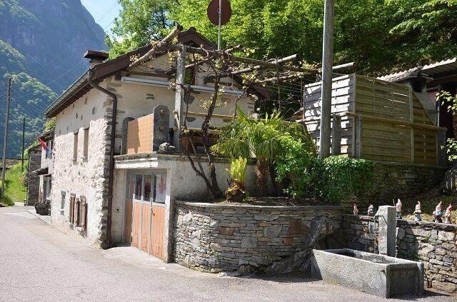 Casa di 4 locali in vendita a Bignasco - immagine 1/13