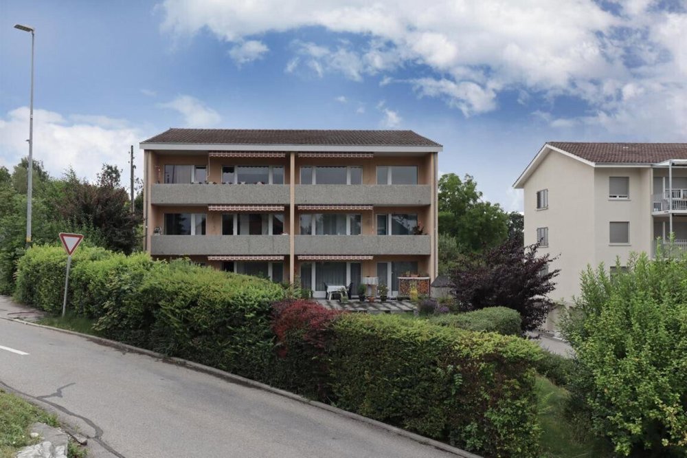 Appartamento di 4 locali in affitto a Uttigen - immagine 1/9