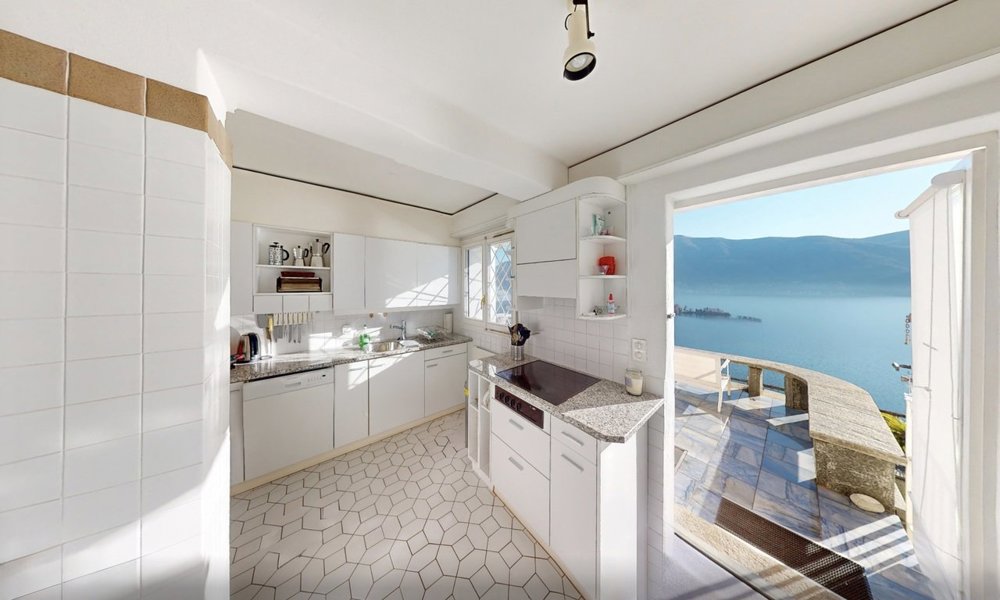 Casa di 6 locali in vendita a Ronco sopra Ascona - immagine 1/13