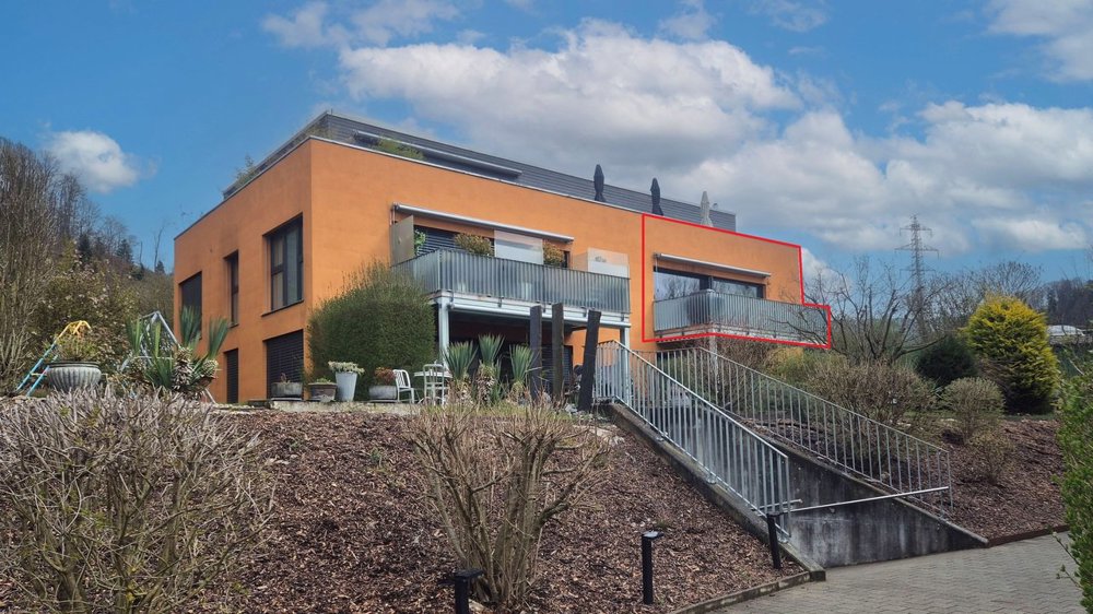 4 rooms Apartment to buy in Zwingen - image 1/13