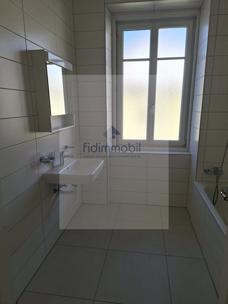 Appartement 3 pièces à louer à La Chaux-de-Fonds - image 1/8