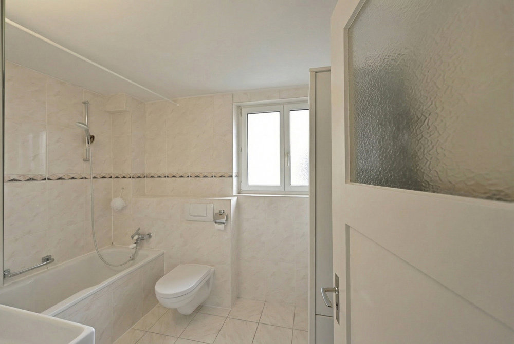 6 rooms House to buy in Basel - image 1/8