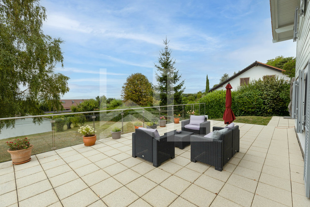 7 Zimmer Haus zum verkaufen in Givrins - Bild 1/12